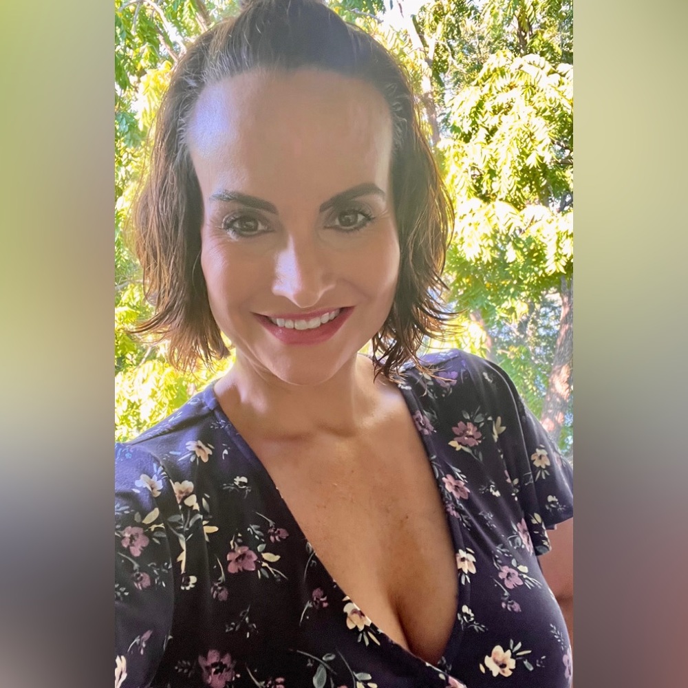 🌸 🌹 🌺 Meet Your Posher, Lisa! 🌺 🌹 🌸